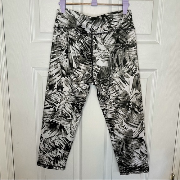 PRANA Leaf Print Roxanne Cropped Workout Leggings Medium - Picture 4 of 7